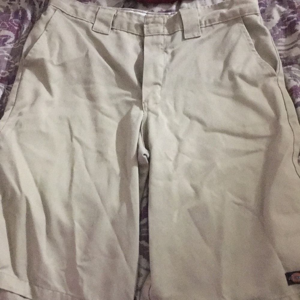 Pale dickies shorts